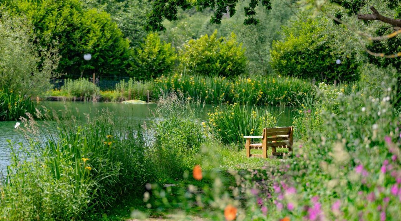 ホテル Lloyds Meadow Glamping チェスター エクステリア 写真